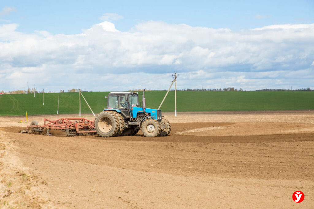 В южных районах Минской области начались весенние полевые работы