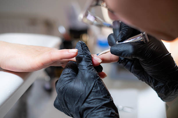 Сухожар за 1000 рублей и день курсов за 700: во что обходится «легкий» заработок мастера маникюра