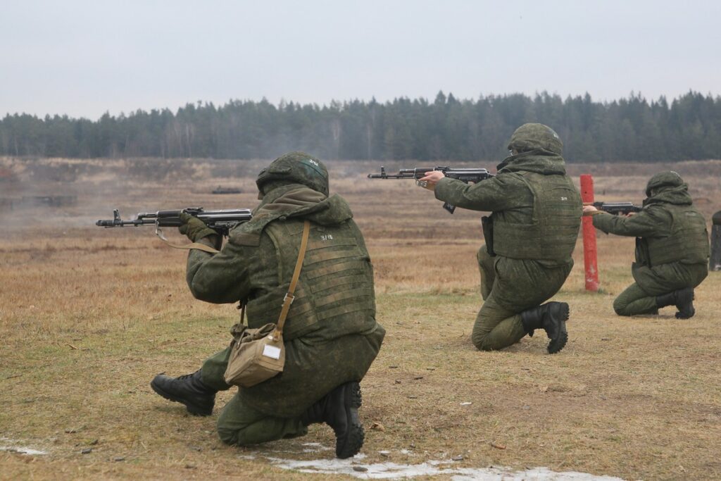 Чем кормят, когда звонить и за что наказывают — чек-лист для родителей призывников