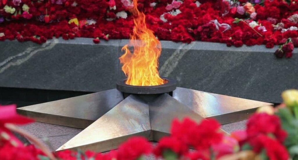 Память о Великой Победе нужно чтить и ни в коем случае не выбрасывать за борт — Лукашенко