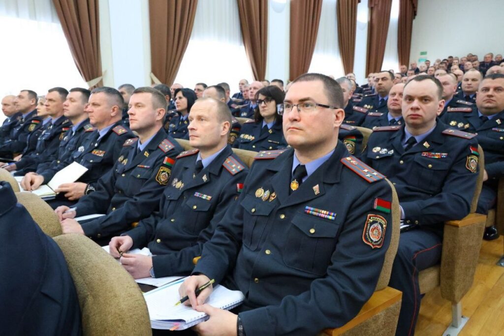 «Минщина под надежной защитой»: глава области поблагодарил милиционеров за службу