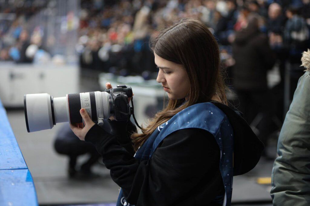 Подросток из Заславля стала фотографом ХК «Динамо-Минск»