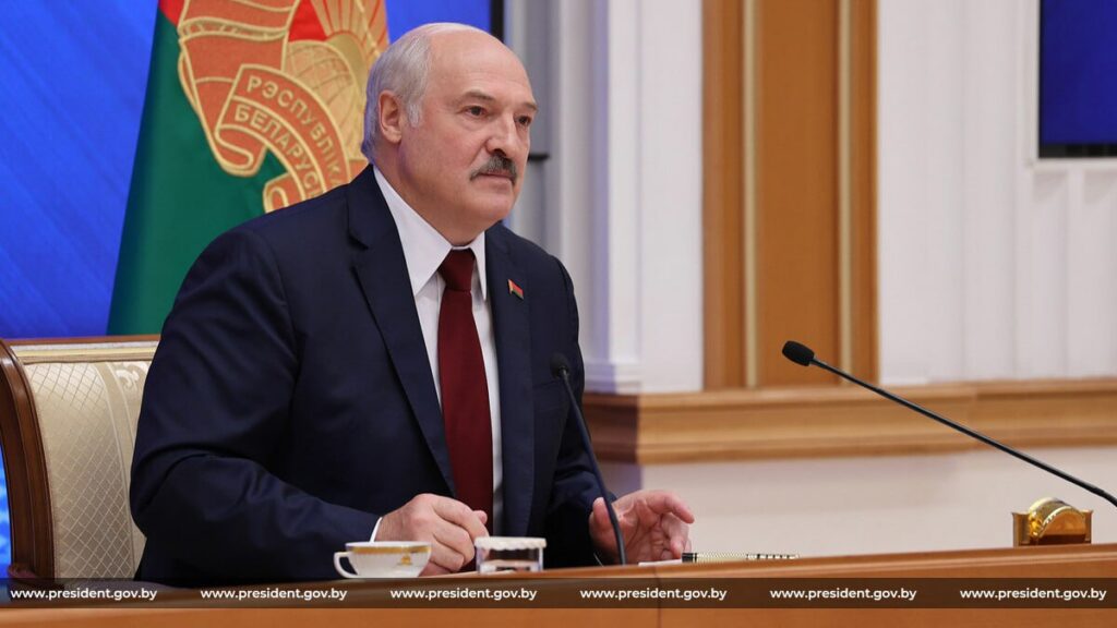 Белорусам предложили задать вопросы Лукашенко