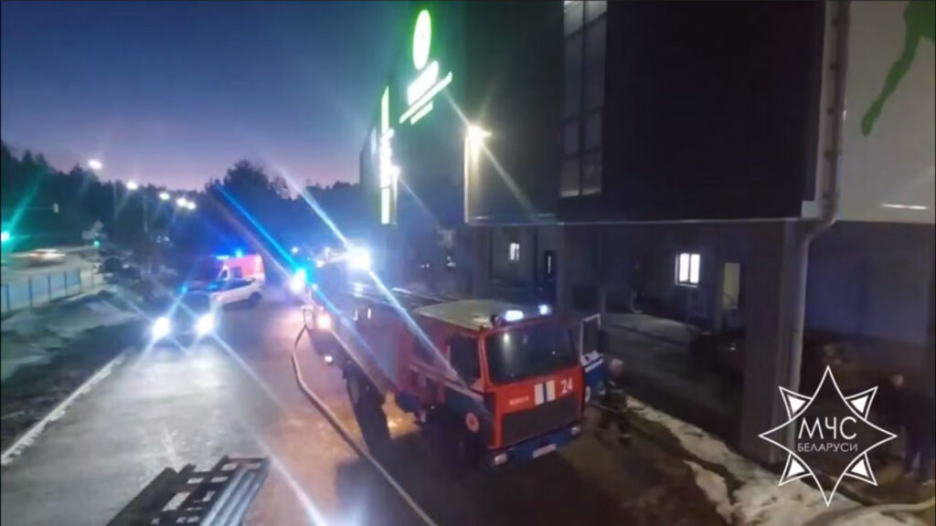 В Минском районе горел спортивно-гостиничный комплекс