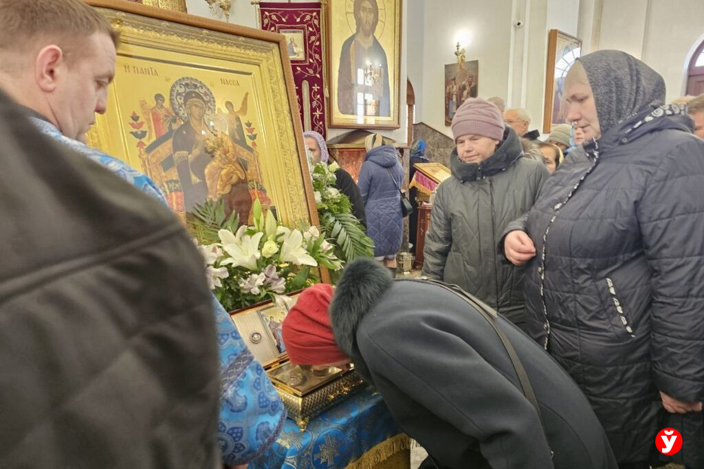 В Борисов прибыла частица пояса Богородицы – за чем едут к святыне за сотни километров