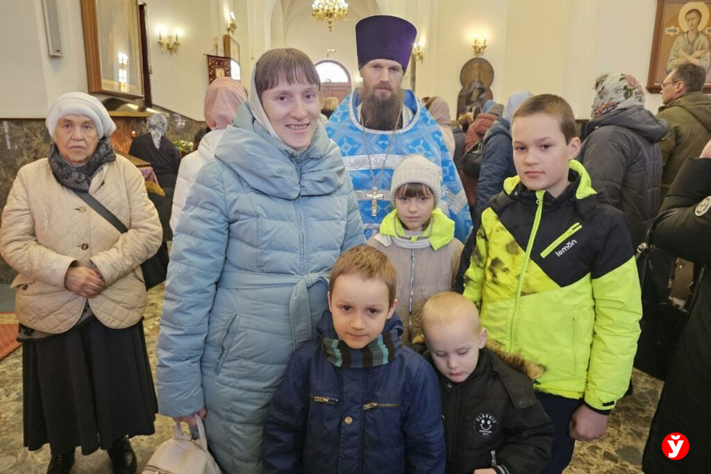 В Борисов прибыла частица пояса Богородицы – за чем едут к святыне за сотни километров