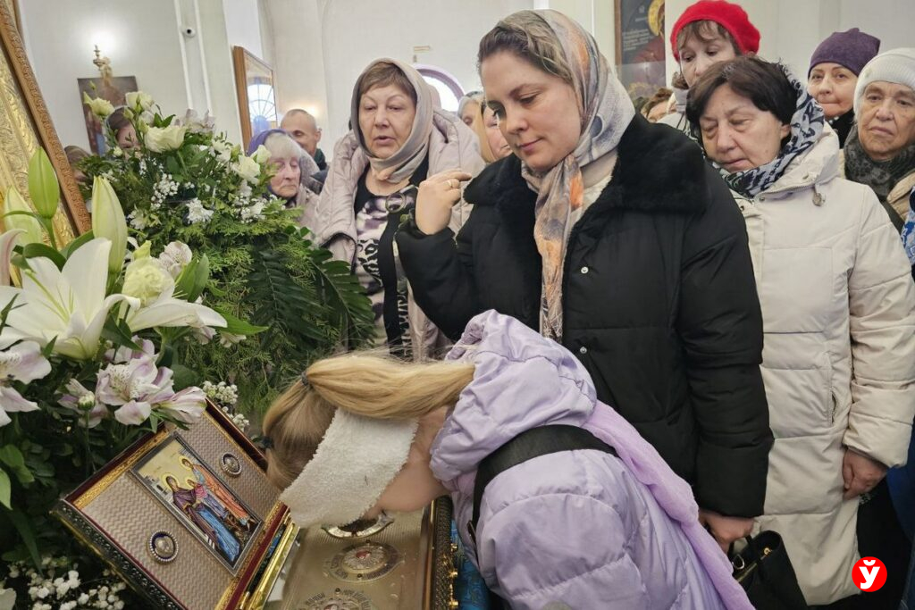 В Борисов прибыла частица пояса Богородицы – за чем едут к святыне за сотни километров