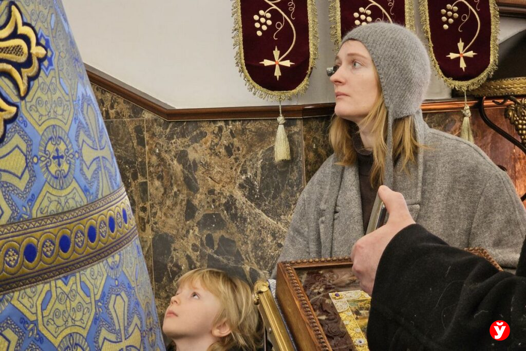 В Борисов прибыла частица пояса Богородицы – за чем едут к святыне за сотни километров