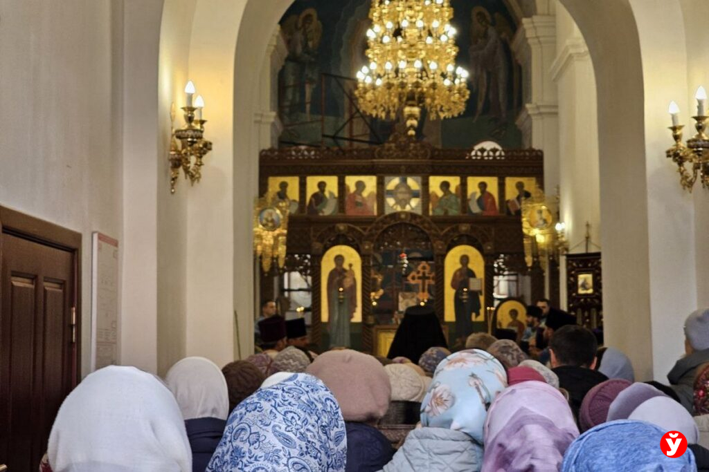 В Борисов прибыла частица пояса Богородицы – за чем едут к святыне за сотни километров