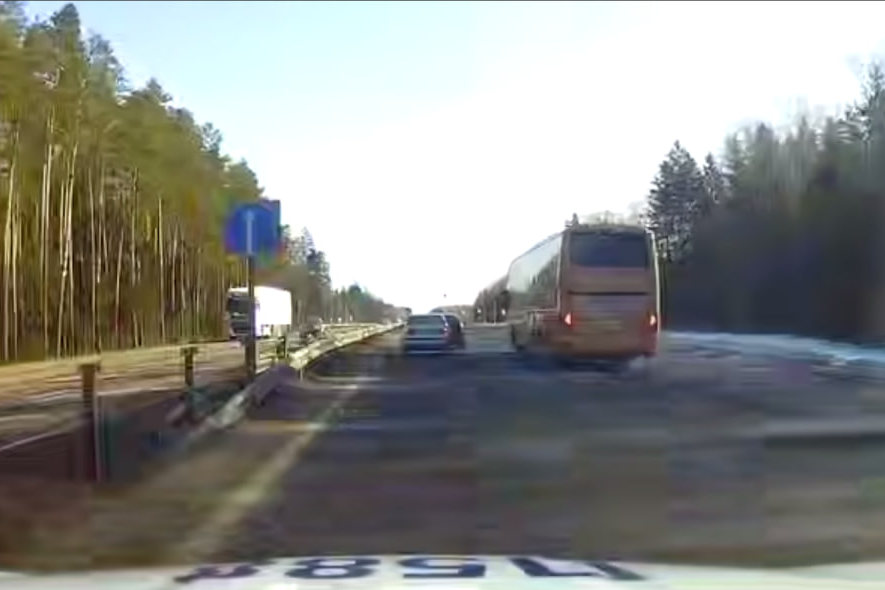 Водитель BMW подставил под удар авто, чтобы остановить угонщика с 2,7 промилле под Минском