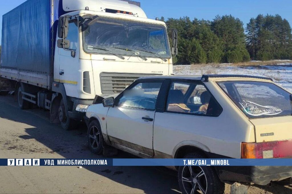 Пенсионер на ВАЗ въехал в МАЗ в Вилейском районе