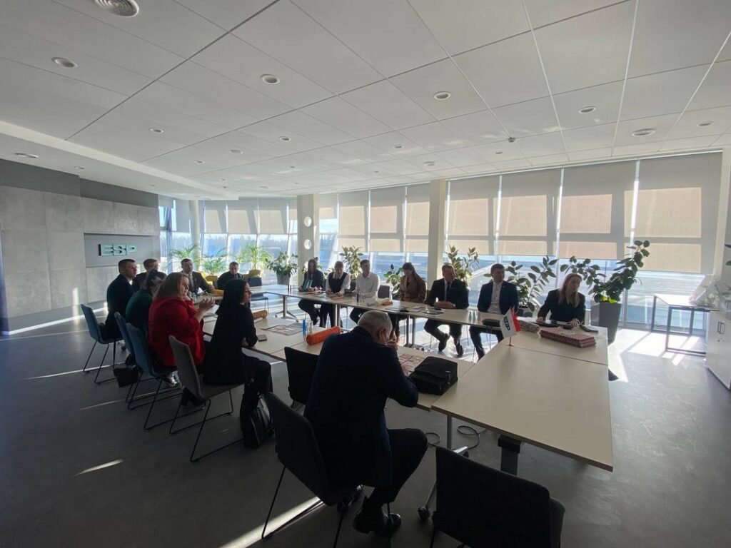 Молодежь Минской области изучила работу производства и медиахолдинга изнутри