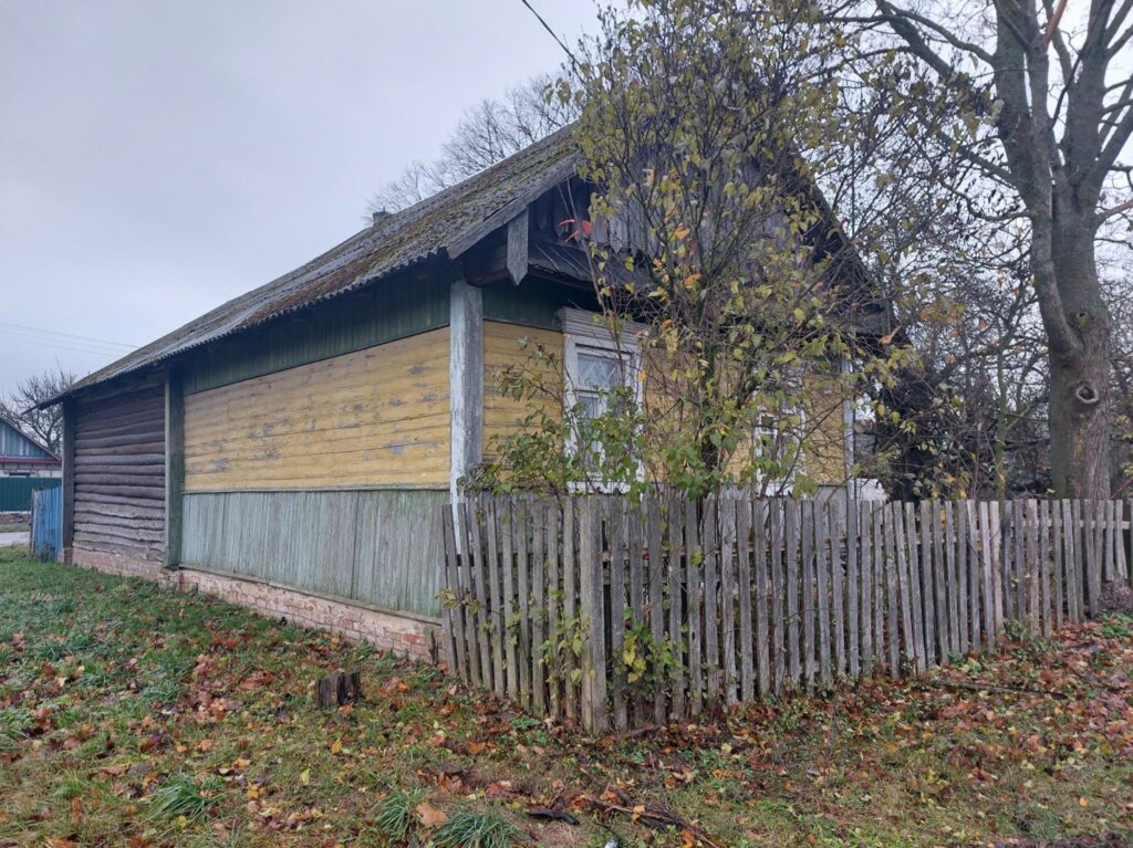 Дом из бруса в агрогородке под Солигорском выставили на торги – узнали стартовую цену