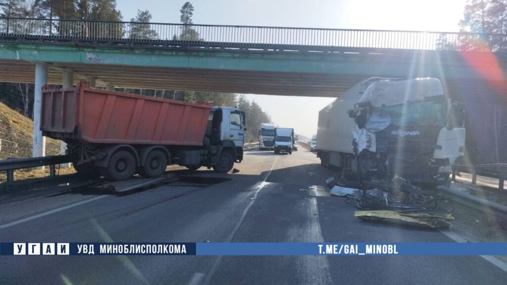 На трассе М-1 в Борисовском районе затруднено движение из-за ДТП