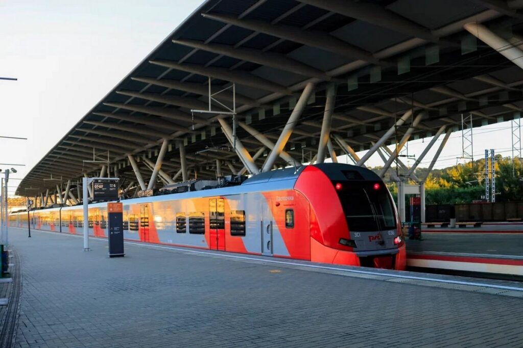 Поезд из Архангельска в Минск задерживается более чем на час