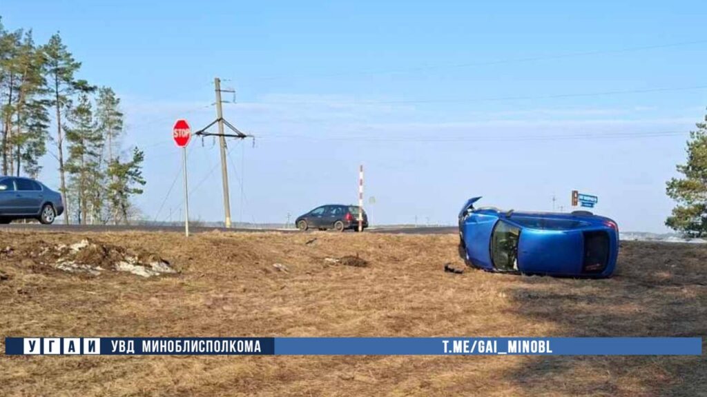 В Узденском районе Ford Focus столкнулся с Lada Granta, пострадала женщина