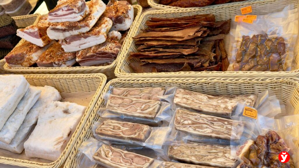 Бургеры от шефа, тюльпаны за 2 рубля и кленовый сок: приехали на рынок в Валерьяново