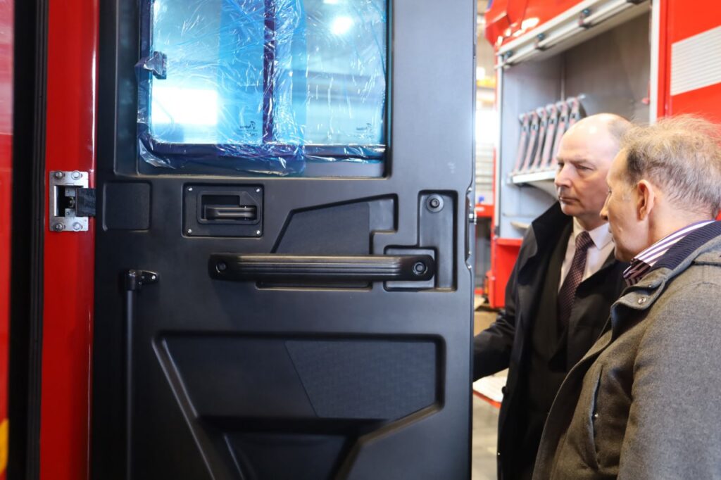 Сначала ЗИЛ и «Урал», сегодня – современные МАЗы: Кушнаренко ознакомился с производством ПОЖСНАБ