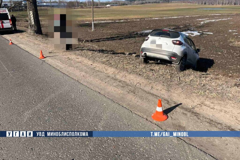 В Логойском районе столкнулись Shacman и Renault – пострадали водитель и пассажир