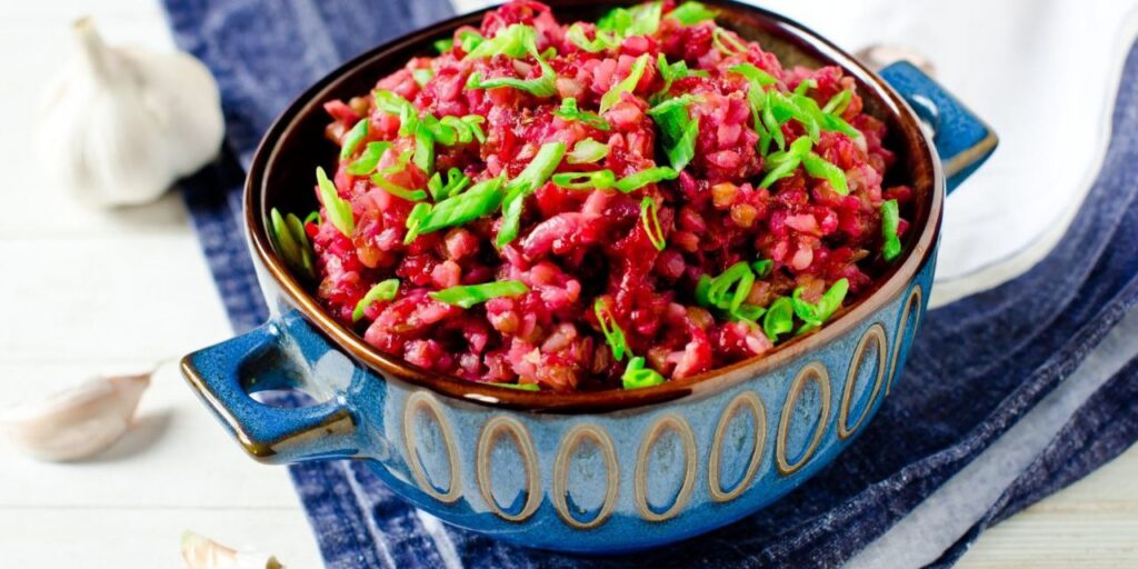 Розовый цвет на тарелке: искусство монохромной кулинарии