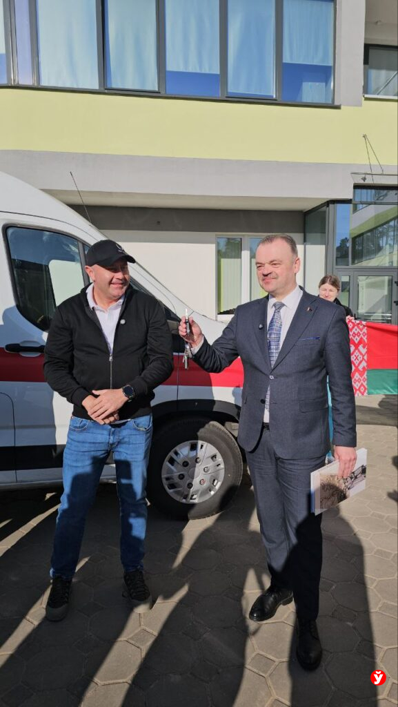 Борисовская ЦРБ получила современный реанимобиль для детей