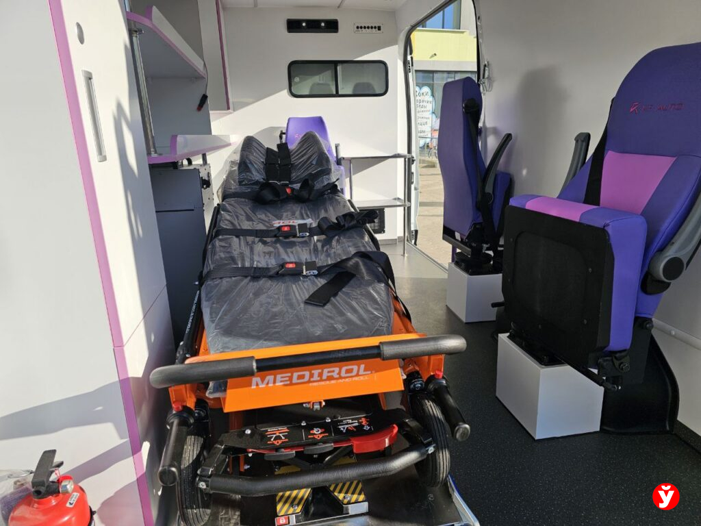 Борисовская ЦРБ получила современный реанимобиль для детей