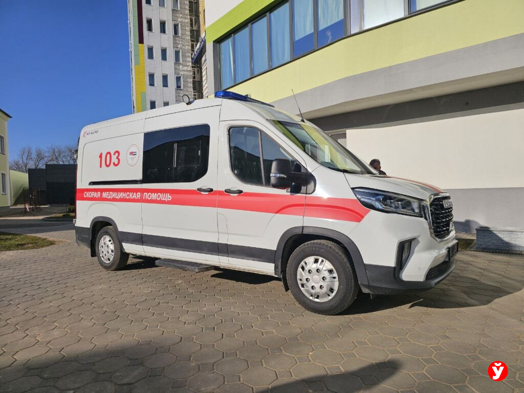 Борисовская ЦРБ получила современный реанимобиль для детей