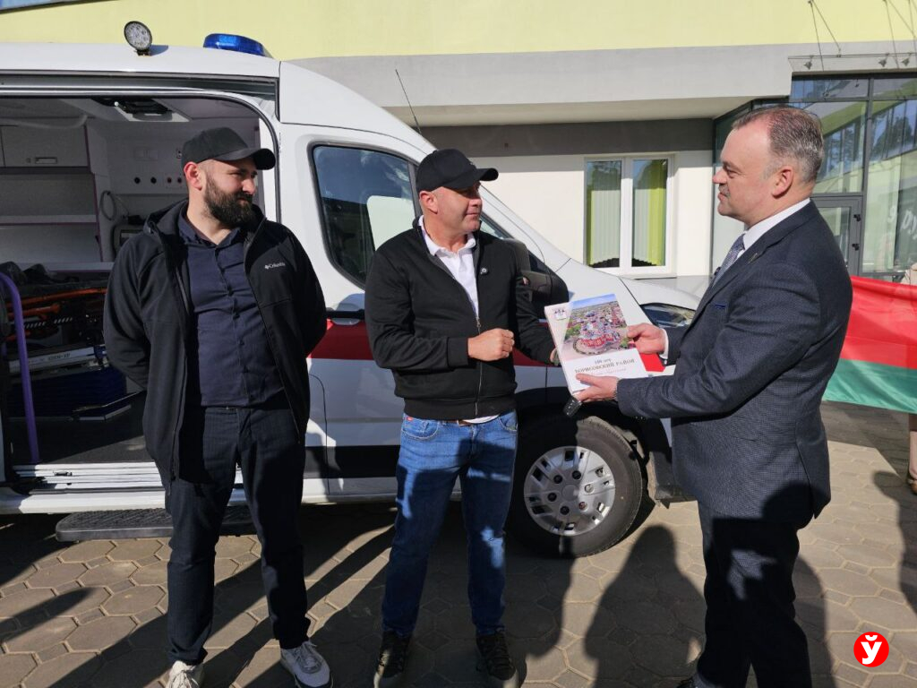 Борисовская ЦРБ получила современный реанимобиль для детей