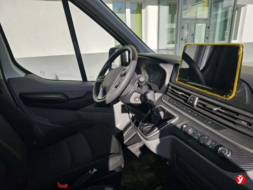 Борисовская ЦРБ получила современный реанимобиль для детей