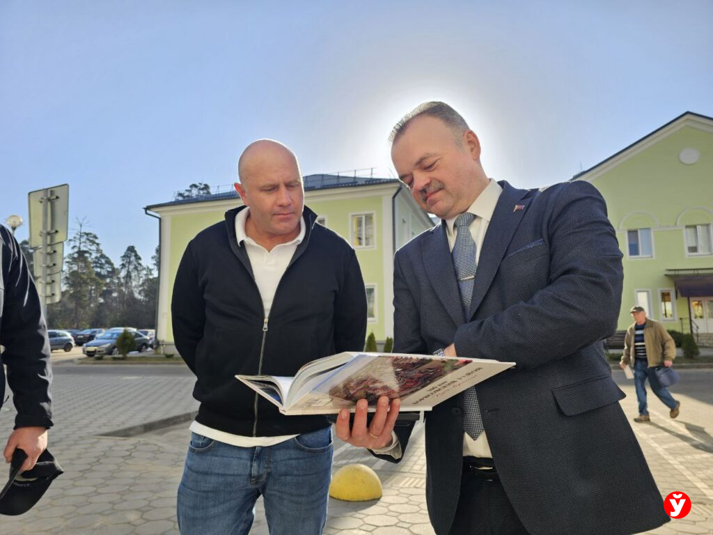 Борисовская ЦРБ получила современный реанимобиль для детей