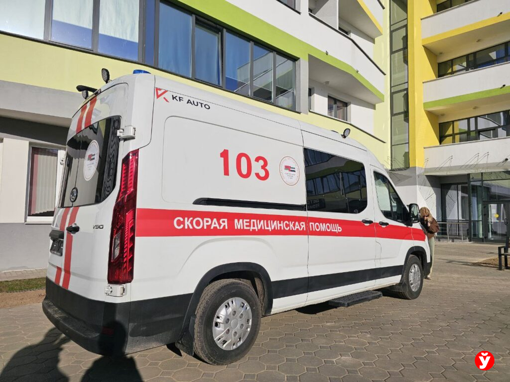 Борисовская ЦРБ получила современный реанимобиль для детей