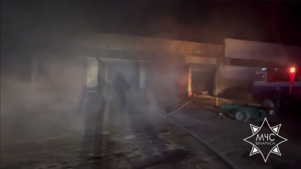 Склад горел в логистическом центре в Михановичах