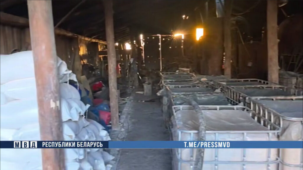 В Молодечненском районе милиция обнаружила подпольный цех по производству самогона