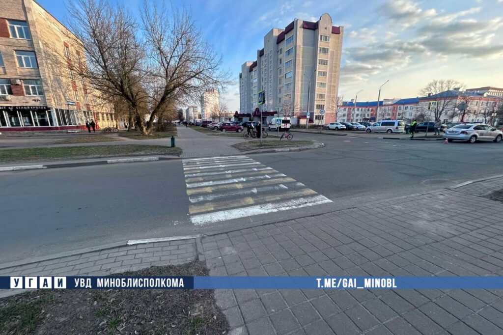 Ребёнок на велосипеде попал под колёса автомобиля в Солигорске