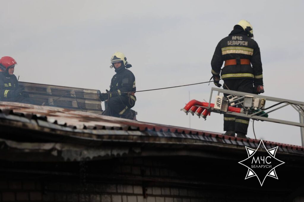 Рядом с Дзержинском горел цех лакокрасочного производства