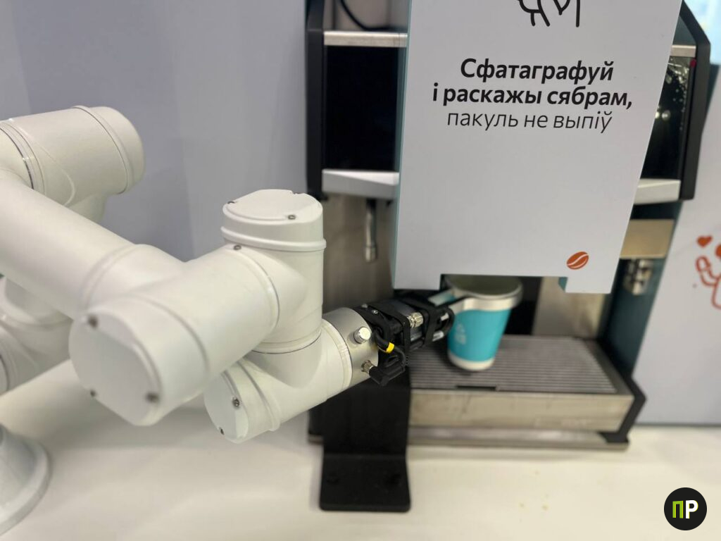 Робот-бариста под Минском готовит латте за 6,50 рубля: стоит ли пробовать?