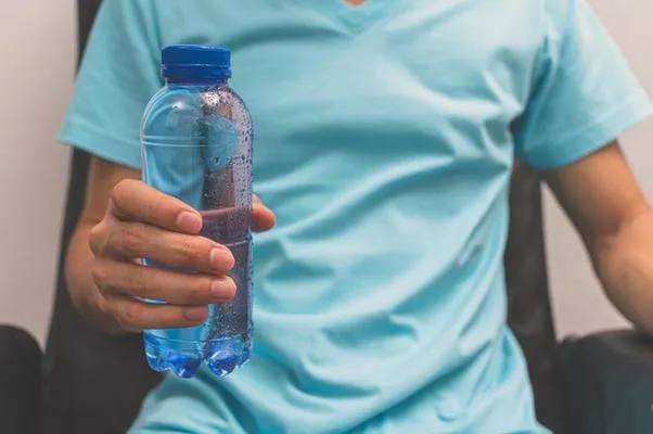 Ребёнок из Копыльского района отравился растворителем, перепутав его с водой