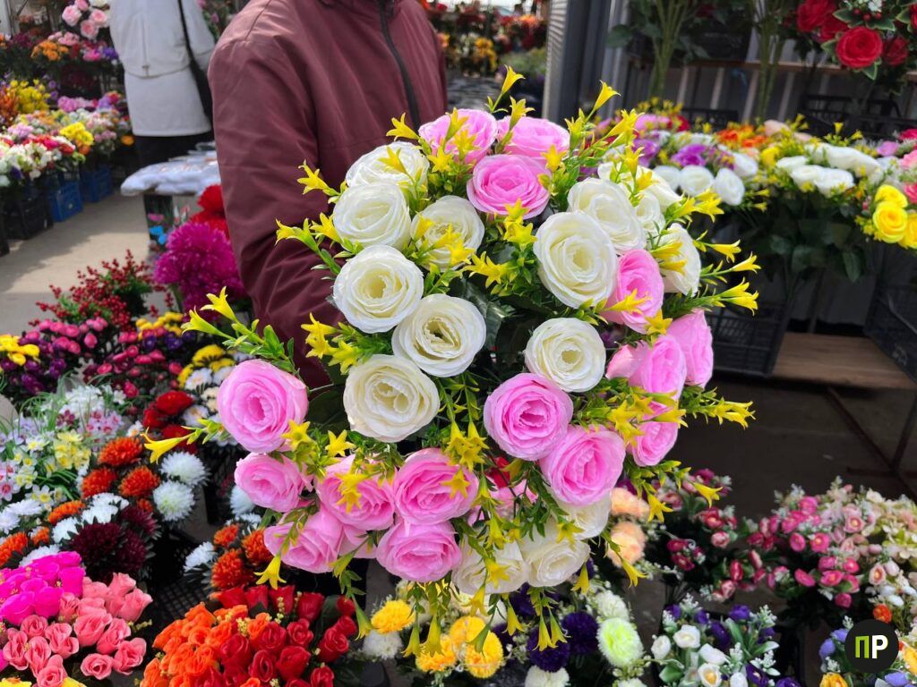 От 70 копеек за букет. Сколько стоят искусственные цветы к Радунице на Таборах