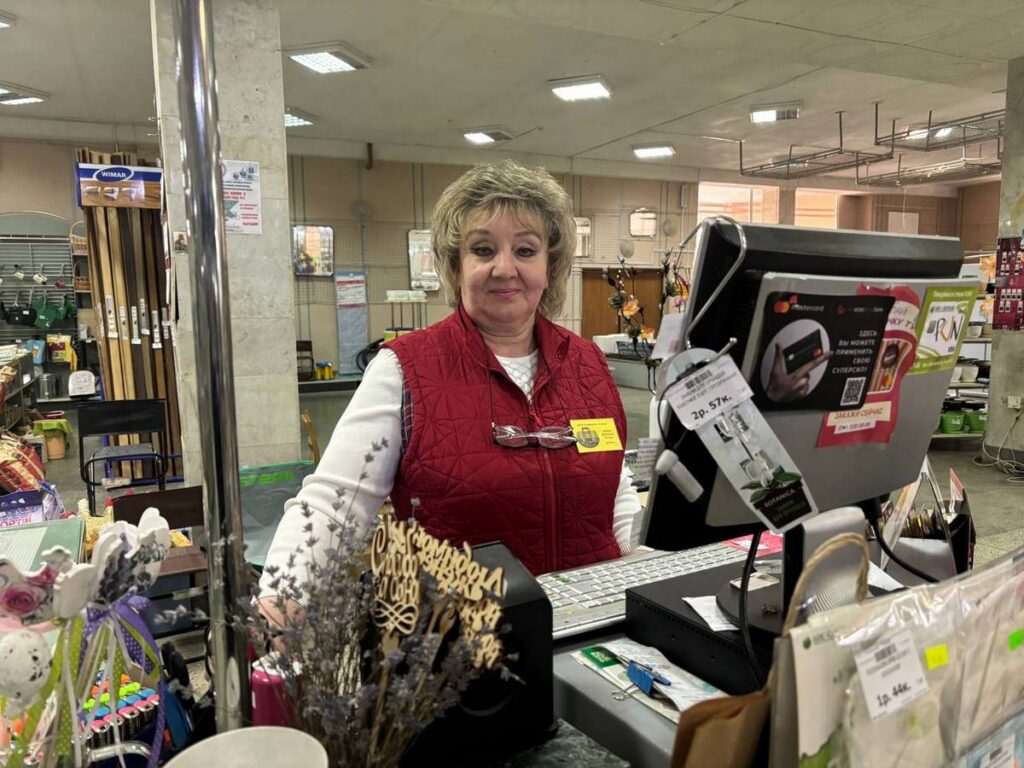 «Я свою работу обожаю»: история случчанки, которая не расстаётся с торговлей уже более 40 лет