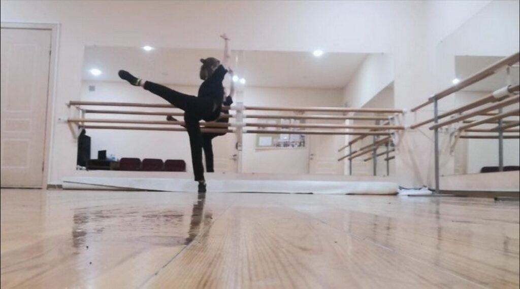 Беременность в 17: как молодой маме совмещать учебу, работу и ребёнка