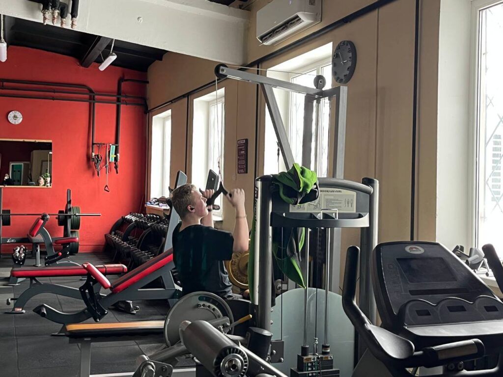 Почему спортзал не убирает живот — рассказал тренер из Минского района