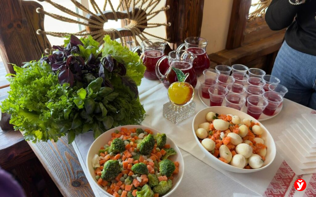 Натуральные соки и мармелад без химии. Как меняется школьное питание в Беларуси