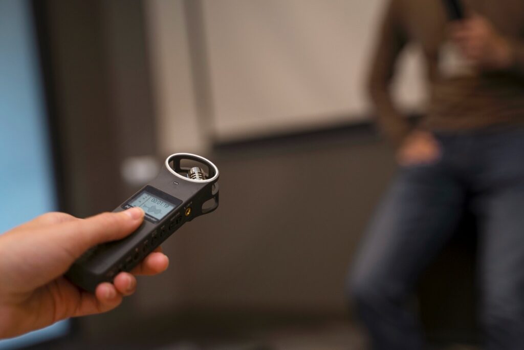 Мать и дочь тайно записывали всех в одной из школ Беларуси: чем закончилась громкая история