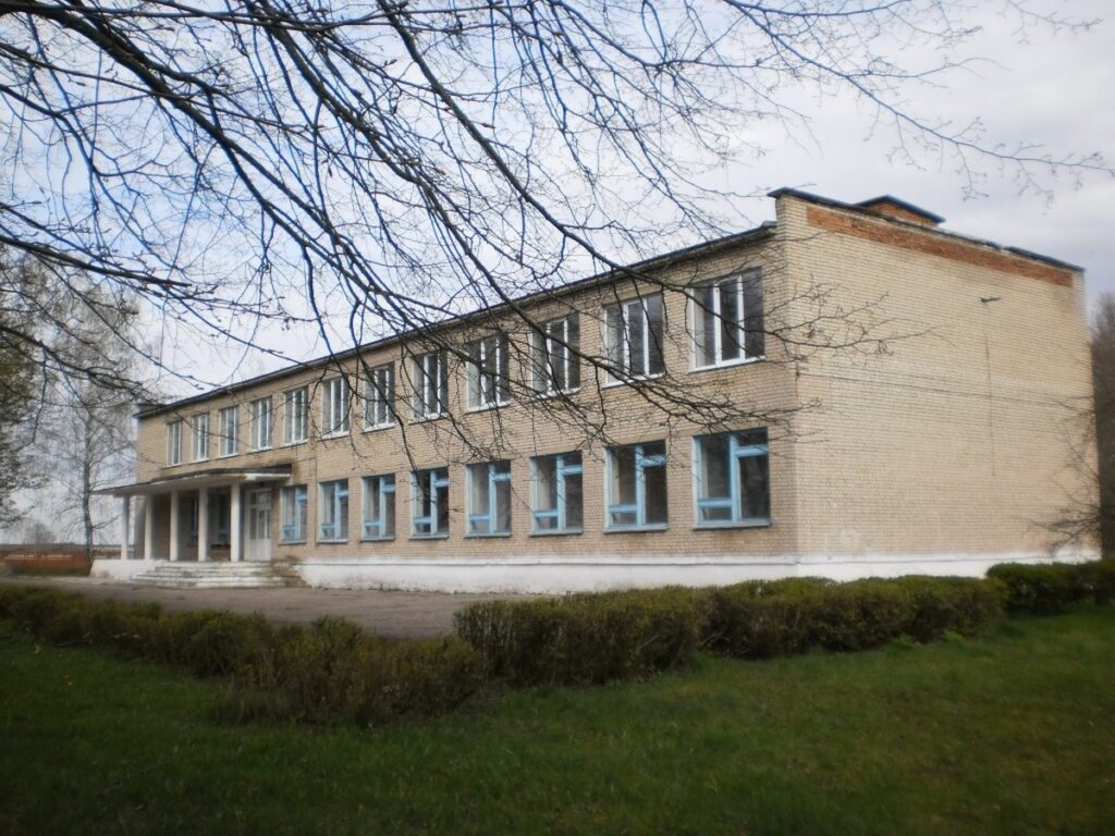 Под Столбцами продают здание приюта с участком: плодовые насаждения отдадут бесплатно