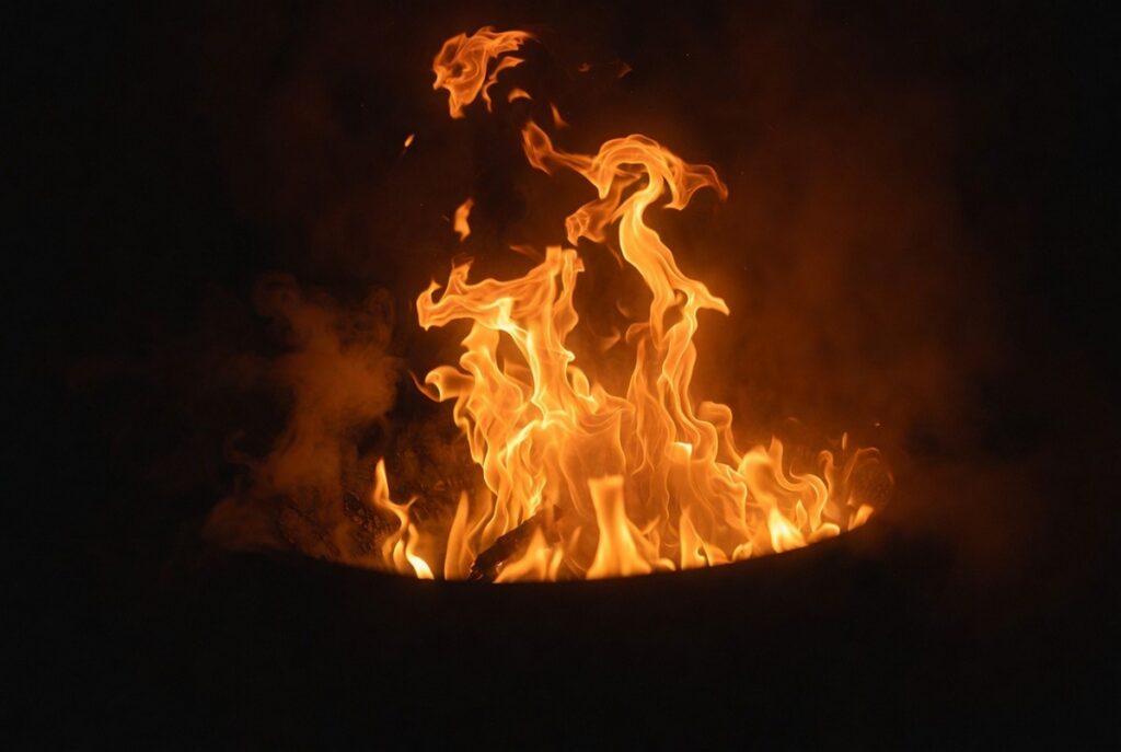 Пожар в Дзержинске: из горящей квартиры спасли 87-летнюю пенсионерку