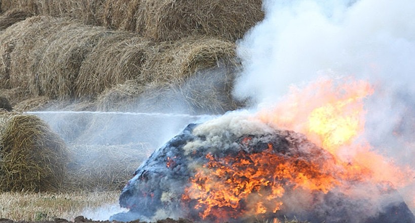 В Пуховичском районе пожар уничтожил 40 тонн соломы