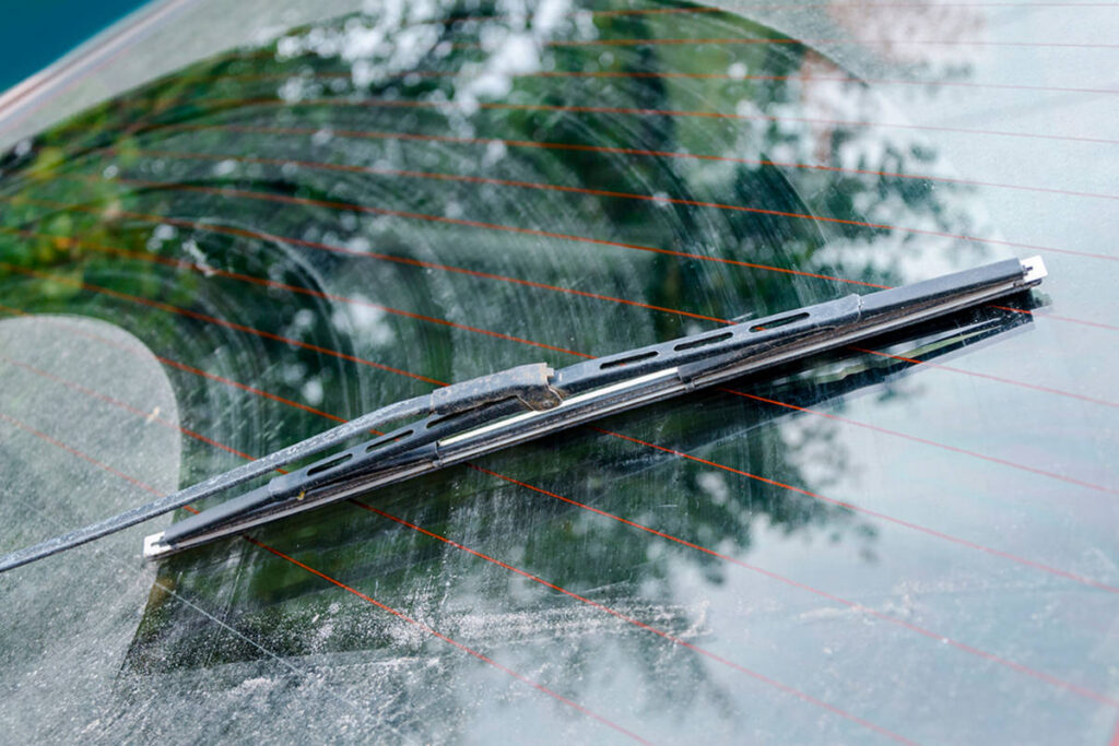 Лить или не лить: чем заменить омывайку летом, чтобы не угробить форсунки