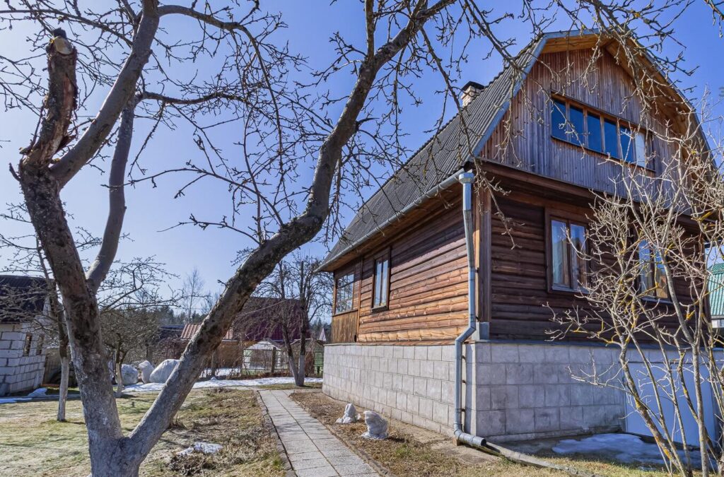 В Смолевичском районе продают ретро‑дачу у реки Волма – стоит меньше однушки