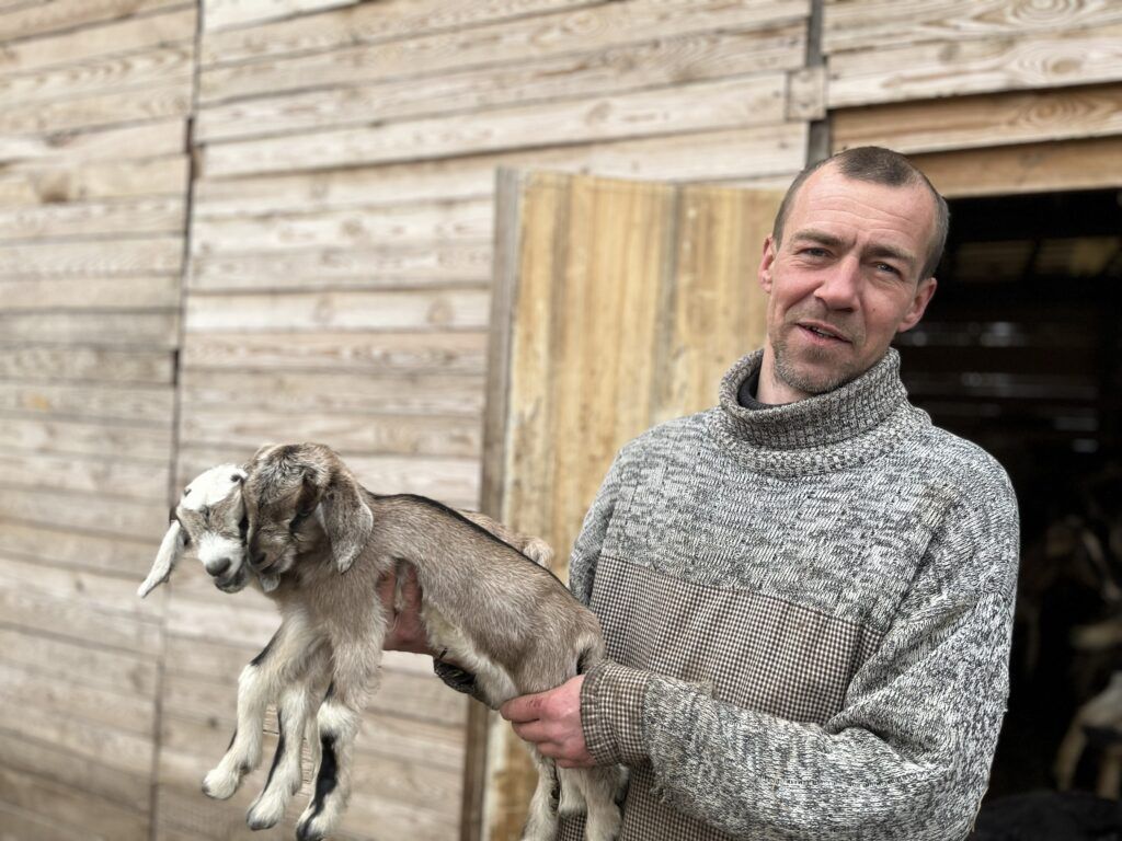 Фермер под Минском построил ферму с нуля и начал делать сыры – сколько молока нужно для качотты