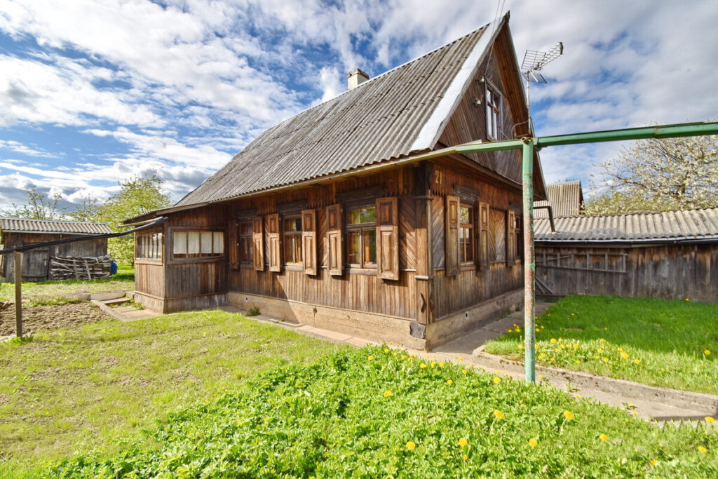 Недалеко от Минска продается уютный «бабушкин дом». Узнали цену